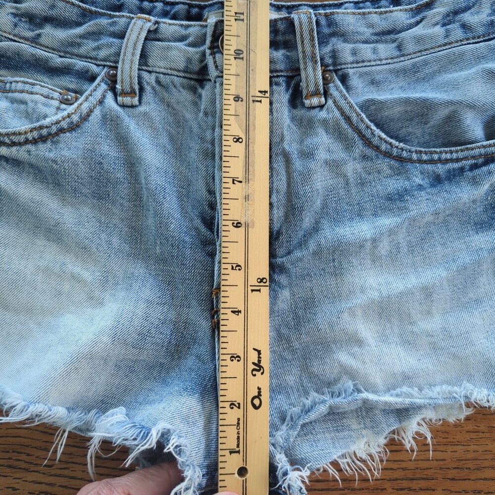 Free People Women's frayed distressed high waist denim button fly shorts‎ sz 27 - Picture 7 of 10
